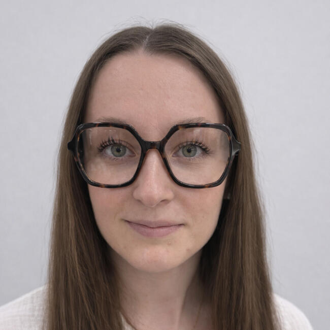 Babysitter in Le Monastère: Flavie