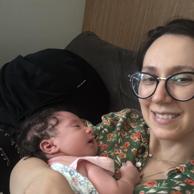 Emprego de babá em Palmas: Camila