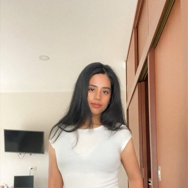 Babá em Brasília: Adriana