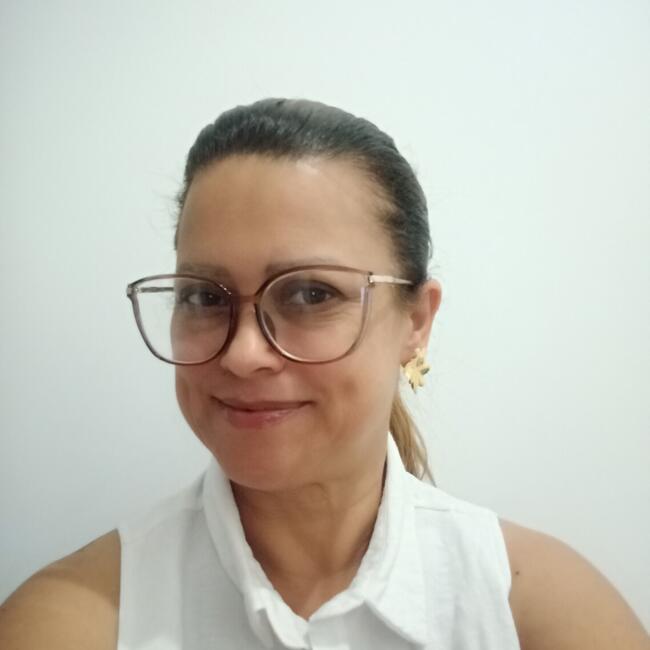 Babysitter in Curitiba: Ana