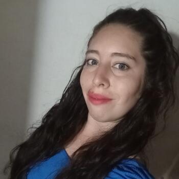 Babysitter in San Fernando: Yanina Lucia