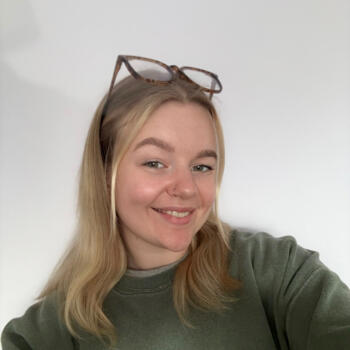 Babysitter in Canterbury: Mia
