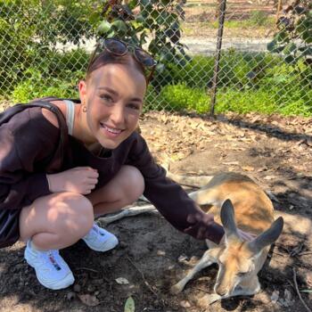 Babysitter in Richmond: Elle