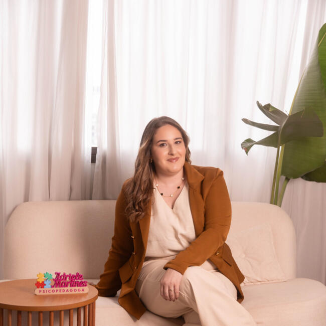 Babá em Londrina: Adriele