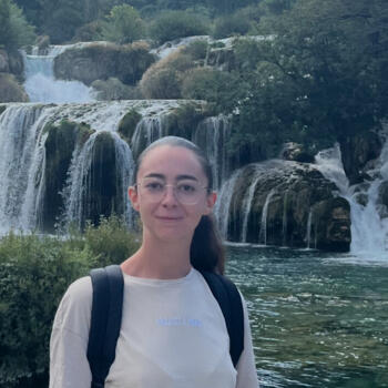 Babysitter in Auriol: Elodie