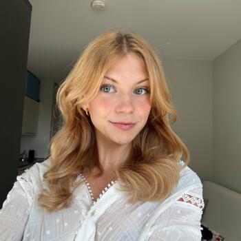 Baby-sitter in Whitby: Simone