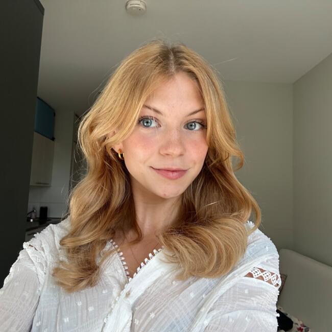 Baby-sitter in Whitby: Simone