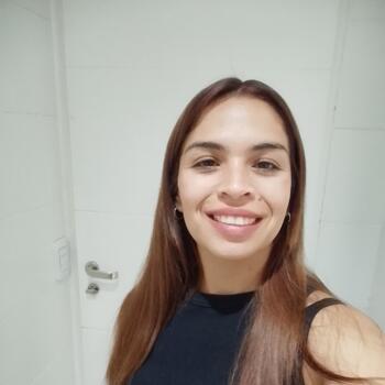 Babysitter in Pilar: Débora Giselle