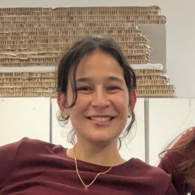 Babysitter in Villeurbanne: Emma