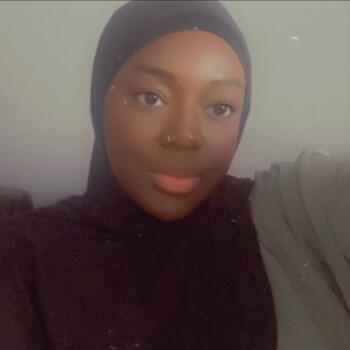 Babysitter in Paris: Aicha