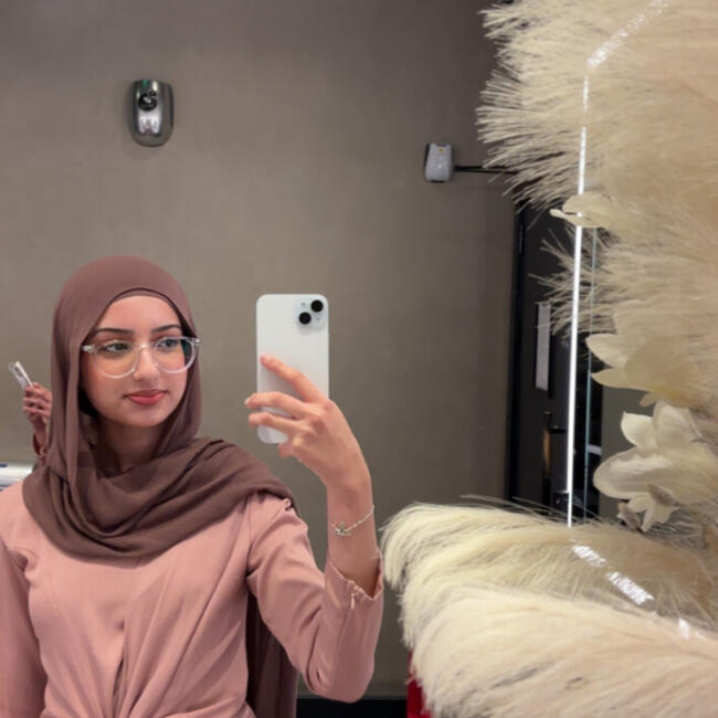 Babysitter in Manchester: Leana