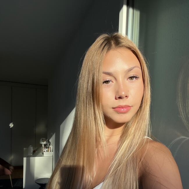 Babysitter in Pully: Inès