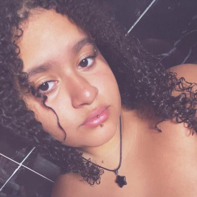 Babysitter in Charneca de Caparica: NICOLE