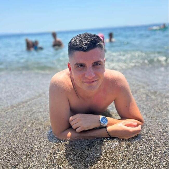 Babysitting job in Pérama: Γιάννης