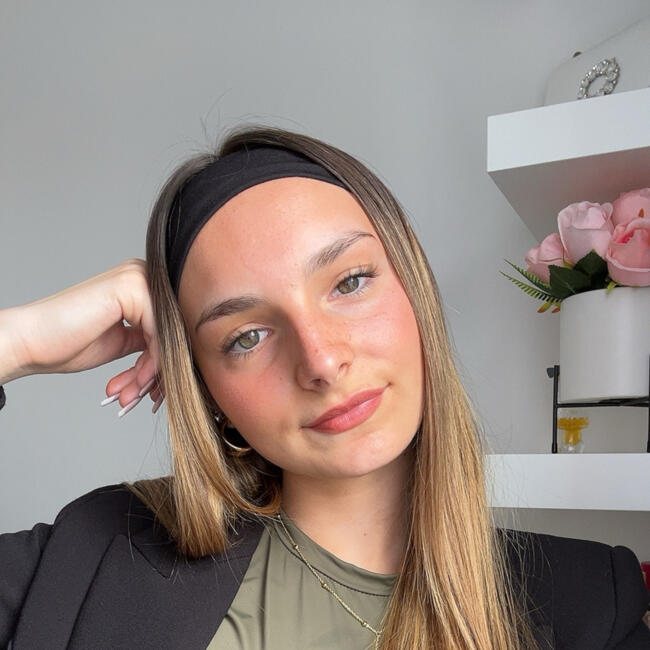 Babysitter in Saint-Sylvain: Zoe