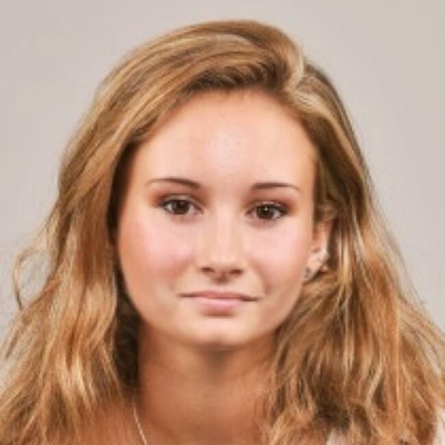 Babysitter in Jayat: Leelou