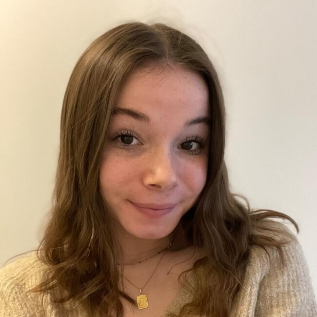 Babysitter in Pluduno: Julie