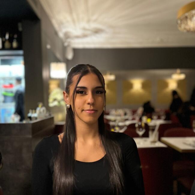 Babysitter in Paris: Selma