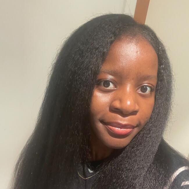 Babysitter in Courbevoie: Erin