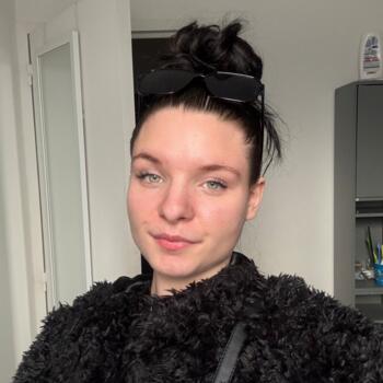 Babysitter in Vire: Franceska