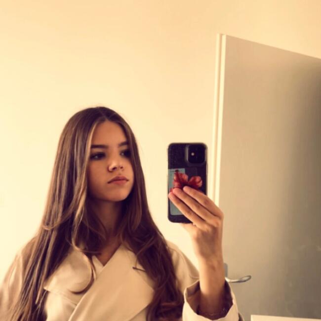 Babysitter in Paris: Roxane