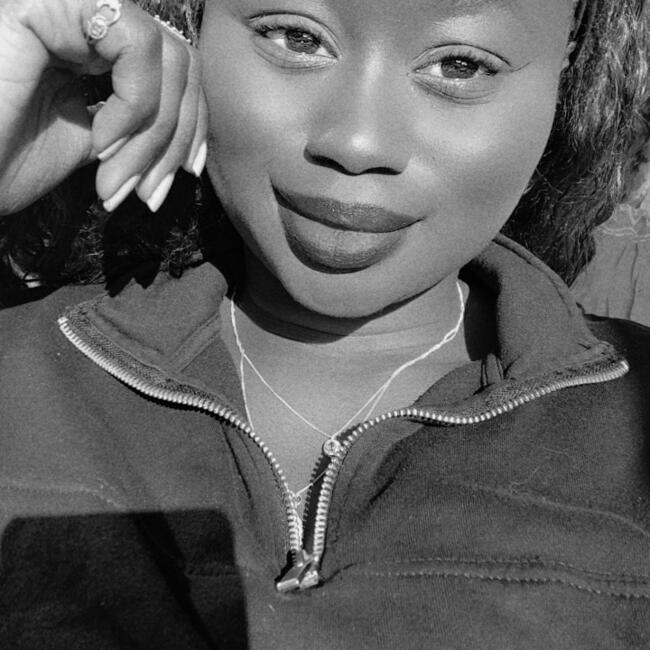 Babysitter in Montévrain: Perine