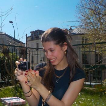 Babysitter in Paris: Lola