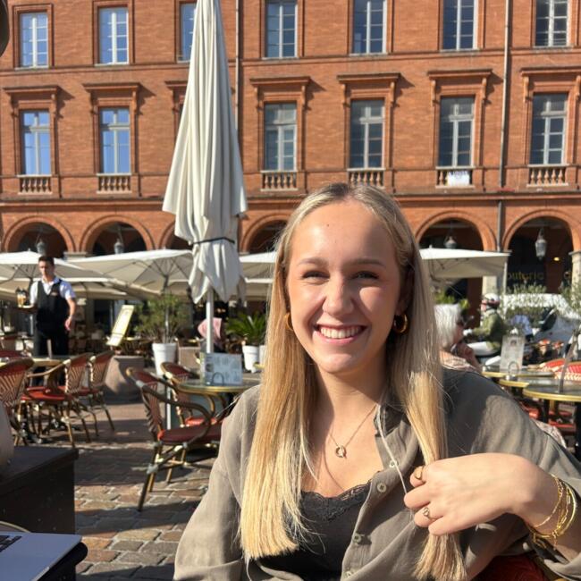 Babysitter in Ville-en-Sallaz: Elona