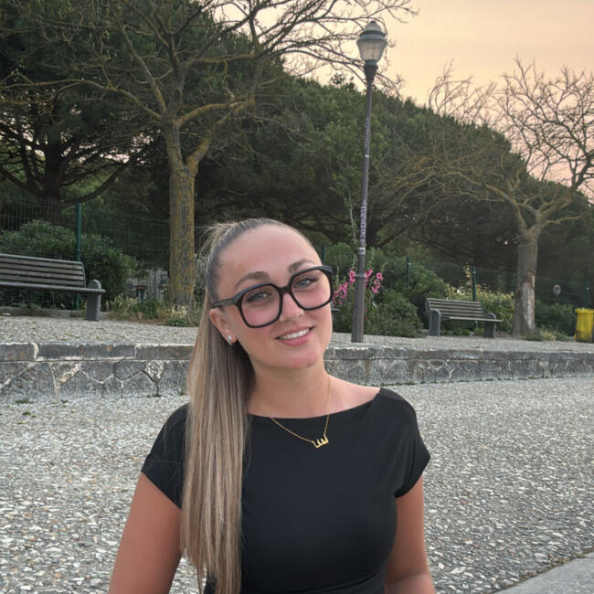 Babysitter in Bouhet: Evana