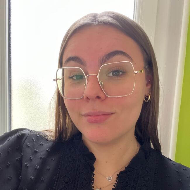 Babysitter in Bosc-Guérard-Saint-Adrien: Lou-Ann