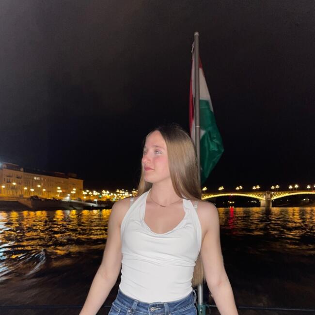 Babysitter in L'Hospitalet de Llobregat: Laura