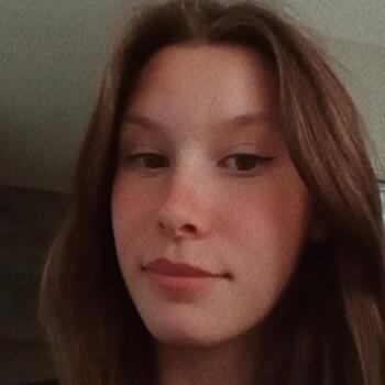 Babysitter in Saint-Médard-en-Jalles: Lena