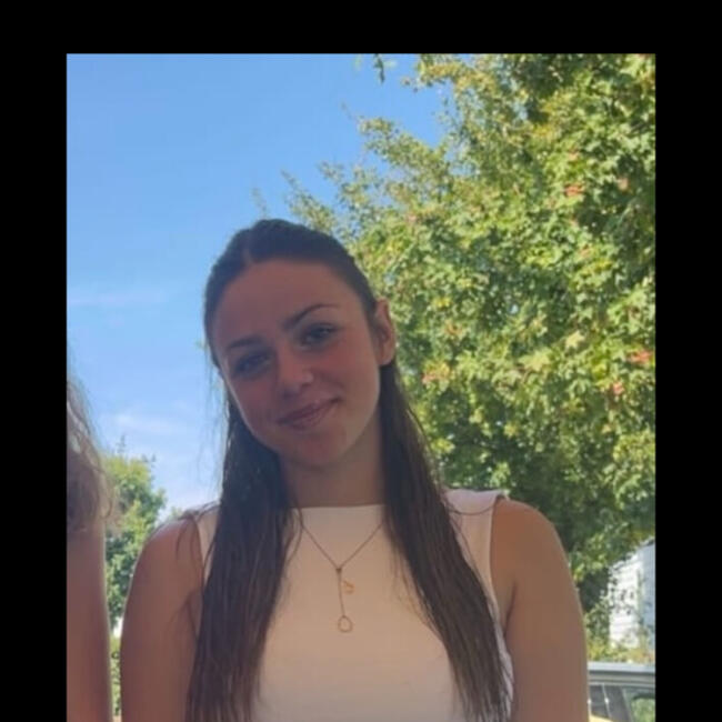 Babysitter in Pasly: Alissia