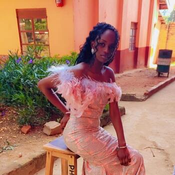 Babysitter Kampala: Esther