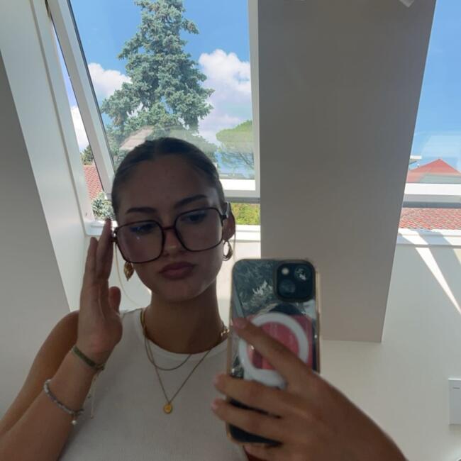 Babysitter in Pully: Nora 