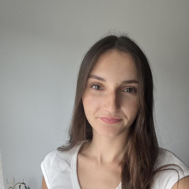 Babysitter in Novillars: Laurine