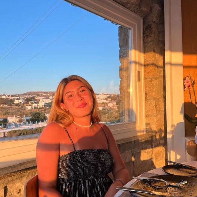 Babysitter in Singapore: Jade