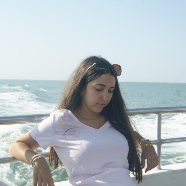 Babysitter in Fresnes (Centre-Val de Loire): Juliet