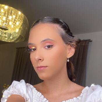 Babysitter in Laguna: Laura