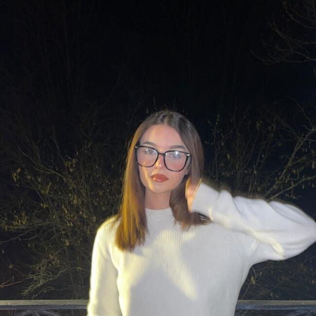 Babysitter in Asnières-la-Giraud: Lola