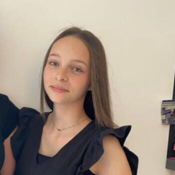 Babysitter in Saint-Sauveur-dAunis: Clémence