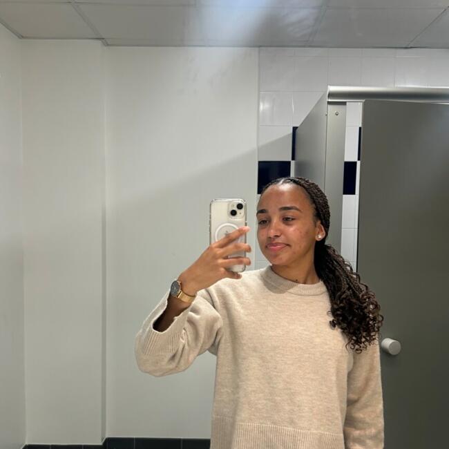 Babysitter in Paris: Inès