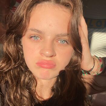 Babysitter in Grand-Charmont: Chloe