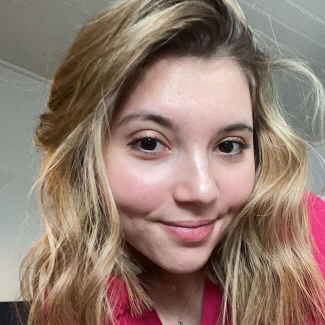 Babysitter in Neuville-en-Ferrain: Clara