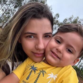 Emprego de babá em Curitiba: emprego de babá Raíra