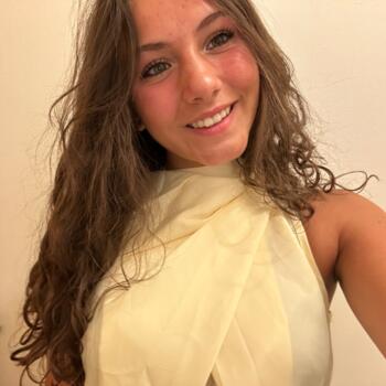 Babysitter Ayse: Eline