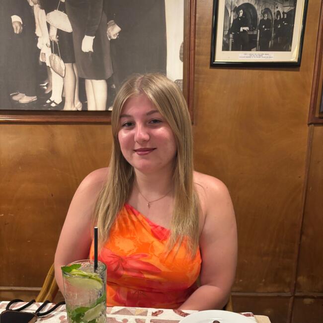 Babysitter in Bellegarde: Lucia