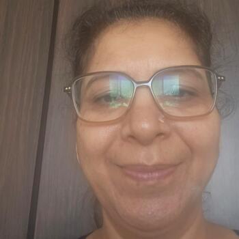 बेबीसिटर बम्बई: Sandhya