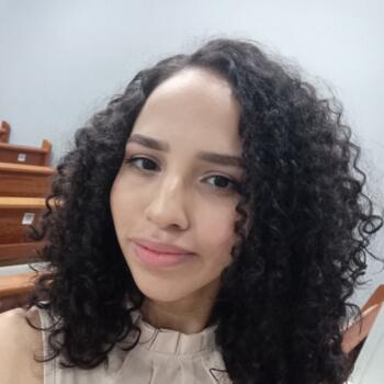 Babysitter Valparaíso de Goiás: Tainara