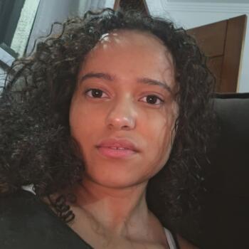 Babysitter Jacareí: Flavia